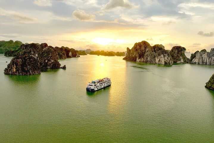 Sea Coral Cruise 2N1D — Luxury Halong & Lan Ha Bay Overnight Cruise from Hanoi photo 6