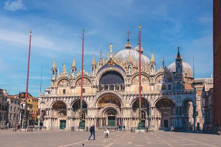 best-of-venice-st-marks-doges-palace-gondola-tour photo 2