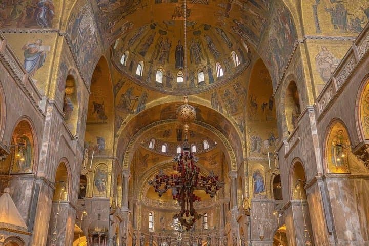 best-of-venice-st-marks-doges-palace-gondola-tour photo 3