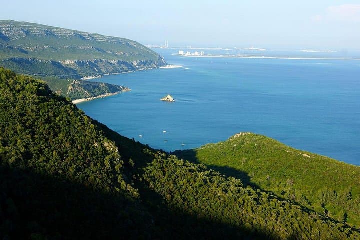 Lisbon to Arrábida Natural Park: Coastal Escapade from the City