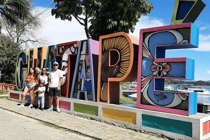 Two-Day Medellín & Guatapé Tour: Piedra del Peñol, Guatapé Dam & Comuna 13 photo 4