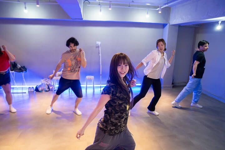 Learn K-pop Choreography in Seoul: Beginner-Friendly Dance Class & Photo Shoot photo 5