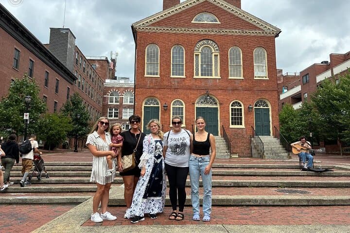 Salem Hocus Pocus Movie Locations Walking Tour — Visit Allison's House & Salem Common photo 3