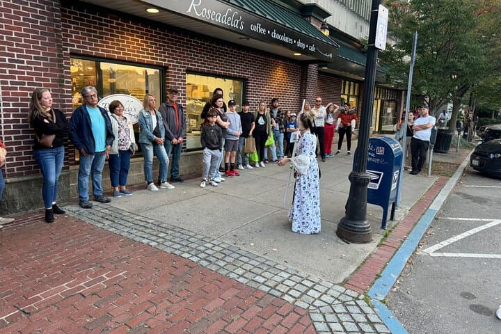 Salem Hocus Pocus Movie Locations Walking Tour — Visit Allison's House & Salem Common photo 4