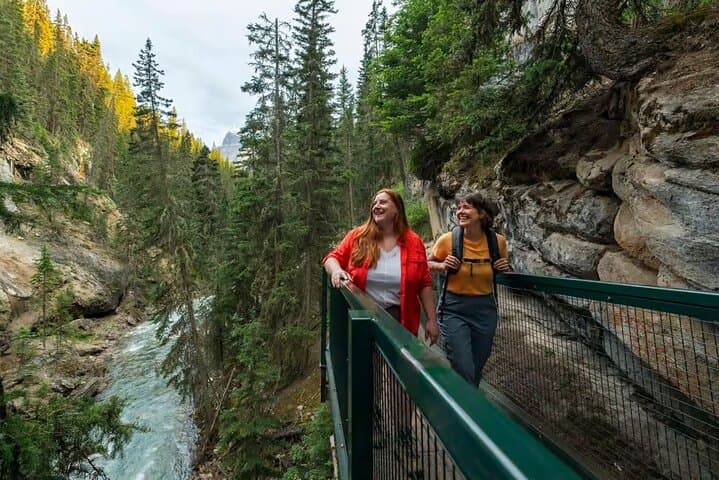 Banff Full-Day: Lake Louise, Moraine, Emerald Lake & Johnston Canyon Tour photo 6