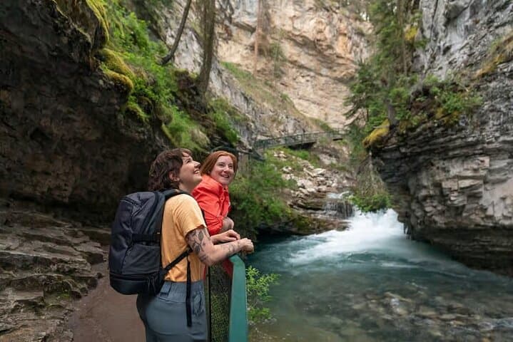 Banff Full-Day: Lake Louise, Moraine, Emerald Lake & Johnston Canyon Tour photo 5