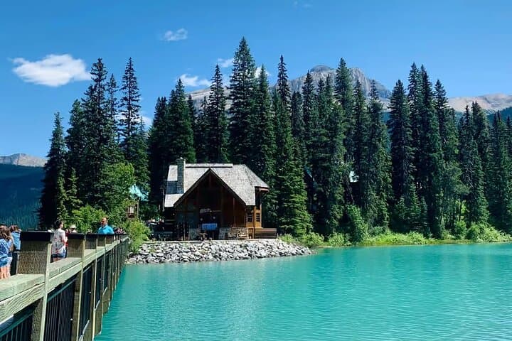 Banff Full-Day: Lake Louise, Moraine, Emerald Lake & Johnston Canyon Tour photo 3