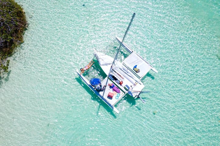 Secret Sail in Bacalar Lagoon: Stromatolites, Cenotes & Beach Club Picnic photo 3