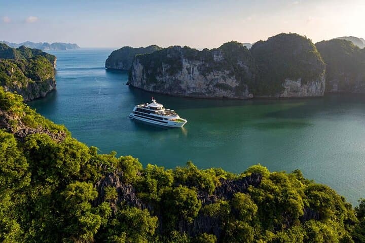 Lan Ha and Halong Bay 2-Day 5-Star Cruise with Private Balcony & Kayaking