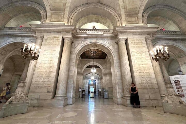 Gilded Age Midtown Walking Tour: Asian Food and Iconic NYC Architecture photo 4