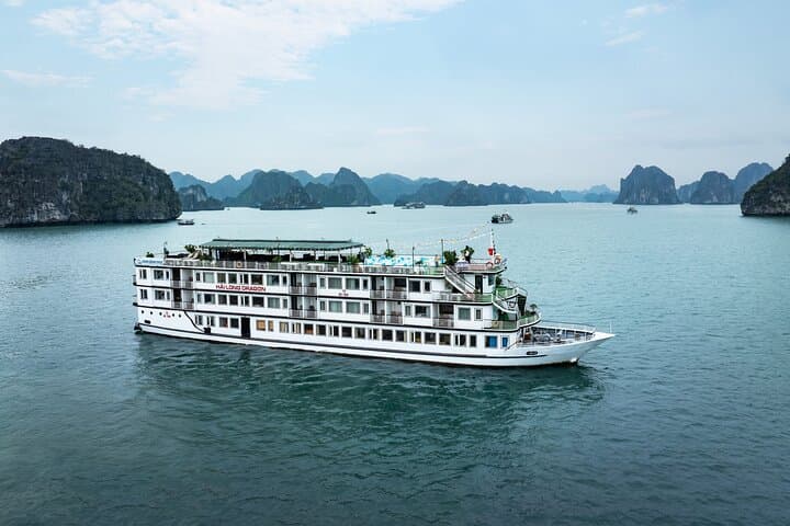 Luxury Halong Bay Overnight Cruise with Ninh Binh Drop-Off photo 3