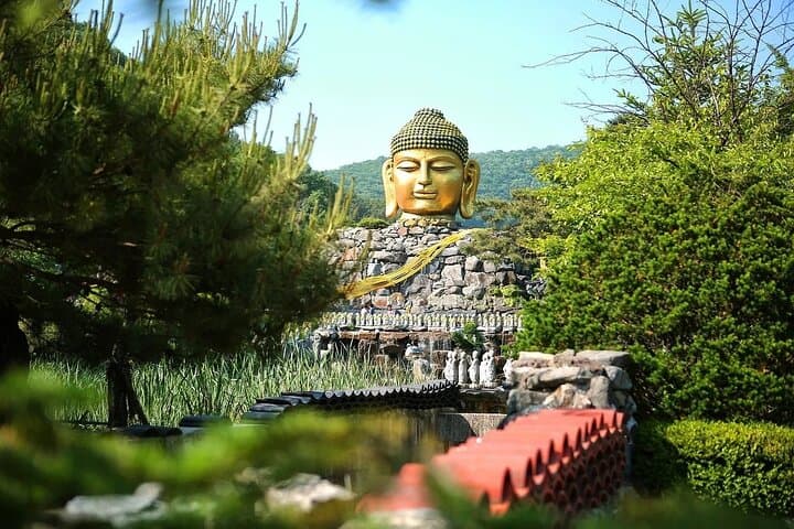 Day Trip from Seoul: Suwon Hwaseong Fortress, Waujeongsa Temple & Starfield Library
