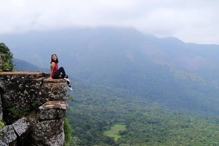 Tuk‑Tuk to Riverstone: Knuckles Mountains Hike & Pitawala Pathana