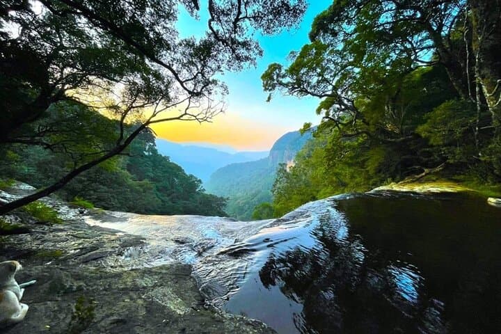 Tuk‑Tuk to Riverstone: Knuckles Mountains Hike & Pitawala Pathana photo 4