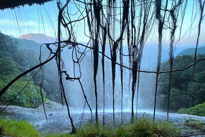 Tuk‑Tuk to Riverstone: Knuckles Mountains Hike & Pitawala Pathana photo 6
