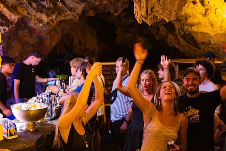 paradise-cave-candlelit-dinner-cat-ba-island photo 3