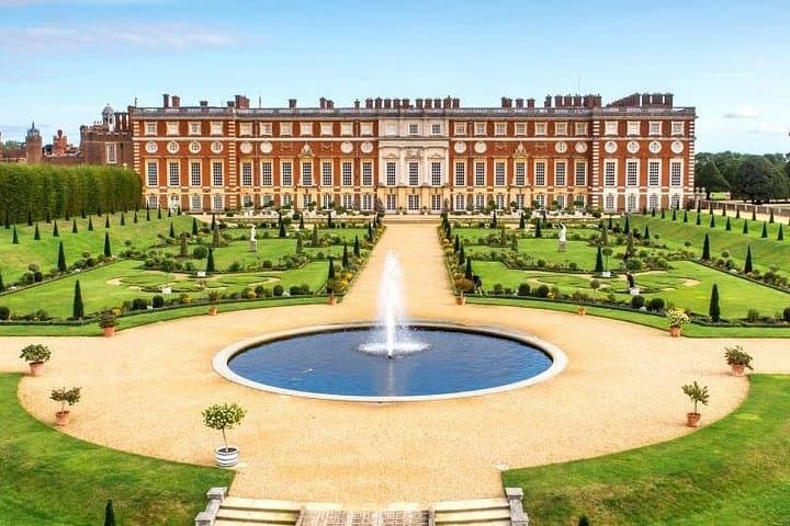 Half-Day Hampton Court Palace Tour from London — Tudor Kitchens, Maze & Gardens