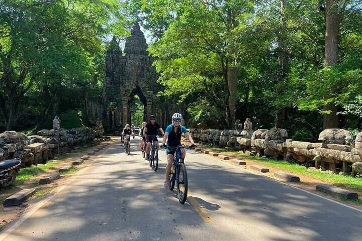 Angkor Cycling Tours: Explore Angkor Wat, Ta Prohm & Bayon by Bike