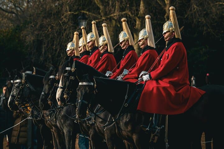 Changing of the Guard at Buckingham Palace: Guided Tour & Best Viewing Tips photo 5