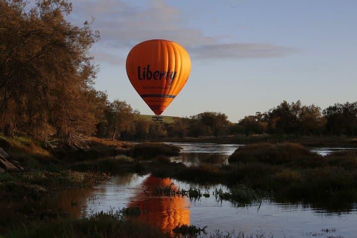 Dawn Hot Air Balloon Flights Over Avon Valley with Breakfast — Perth