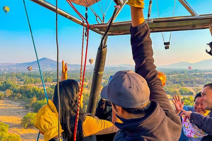 Sunrise Hot-Air Balloon Over Teotihuacán: Private Flight & Transfer Options photo 6