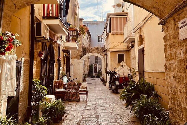 Bari Heritage and Seaside Private 6-Hour Tour: Old Town, Basilica & Lungomare photo 2