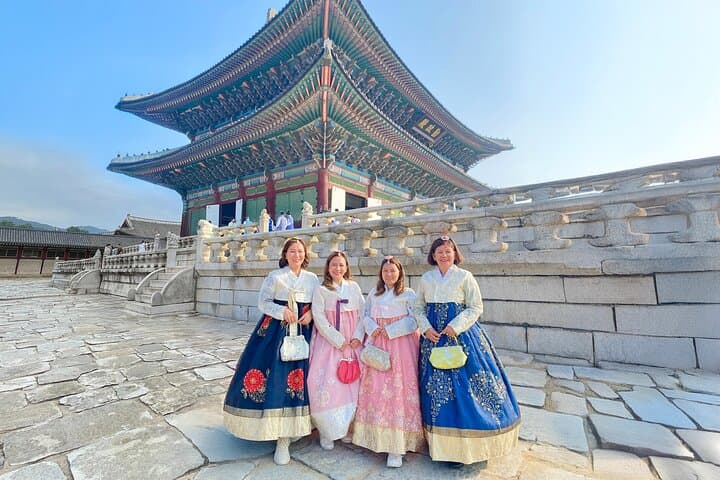 Customizable Seoul Private Tour — Palaces, Food & Markets in One Day