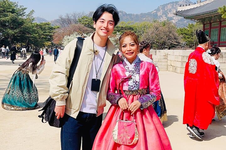 Customizable Seoul Private Tour — Palaces, Food & Markets in One Day photo 3