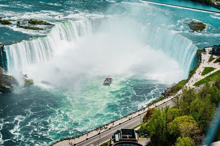 Niagara Falls Canada Tour: Voyage to the Falls & Maple Tasting from USA