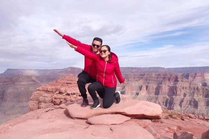 Grand Canyon West Skywalk Tour from Las Vegas — Spanish Guided Day Trip with Hoover Dam & Lunch photo 2