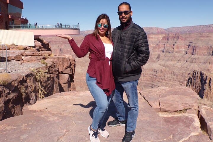 Grand Canyon West Skywalk Tour from Las Vegas — Spanish Guided Day Trip with Hoover Dam & Lunch photo 3