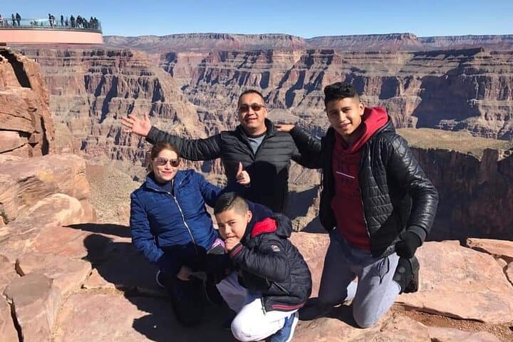 Grand Canyon West Skywalk Tour from Las Vegas — Spanish Guided Day Trip with Hoover Dam & Lunch photo 4