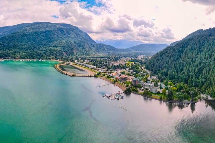 Weaver Creek Salmon Run and Harrison Hot Springs Day Tour from Vancouver photo 1