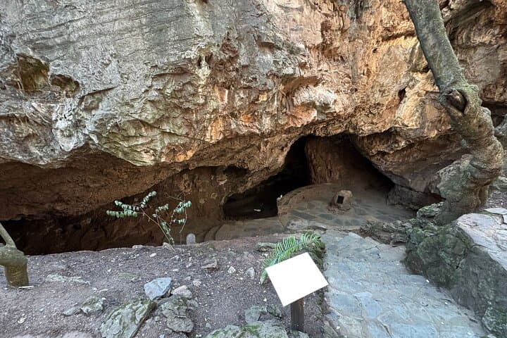 Explore the Cradle of Humankind: Sterkfontein Caves & Maropeng Day Tour photo 3