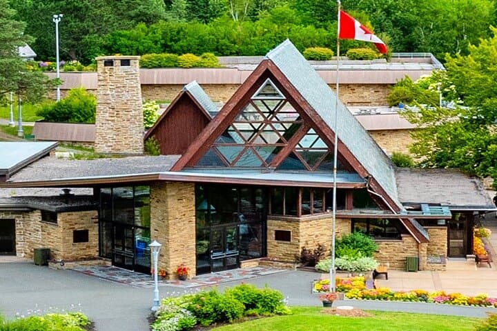 Baddeck and Bell Museum Tour: 4-Hour Scenic Drive from Sydney to Alexander Graham Bell National Historic Site
