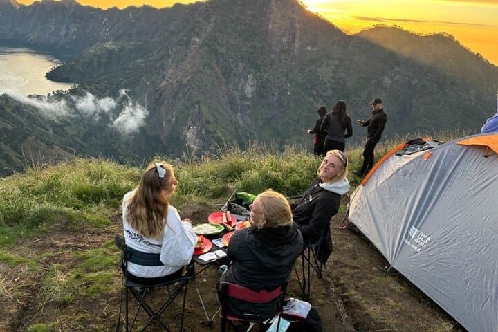Ubud Volcano Sunrise Trek: Mount Batur Dawn Hike with Breakfast & Photo Guide photo 3