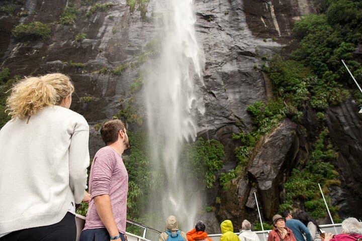 Milford Sound Coach and Extended Cruise from Te Anau — Full-Day Fiordland Scenic Cruise