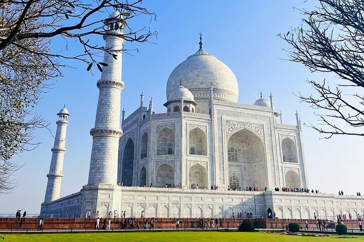 Sunrise Taj Mahal: Private 2-Day Agra Tour with Return Flights