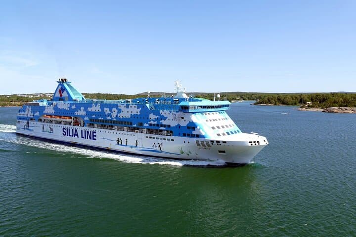 Tallinn Day Trip from Helsinki: Luxury Ferry, Old Town & Kadriorg Park photo 3