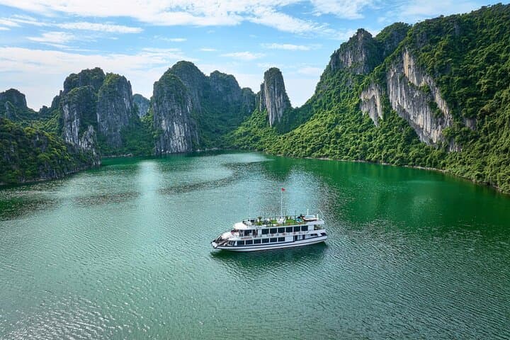 Halong Bay Luxury Day Cruise from Hanoi: Sonata Cruise Guide