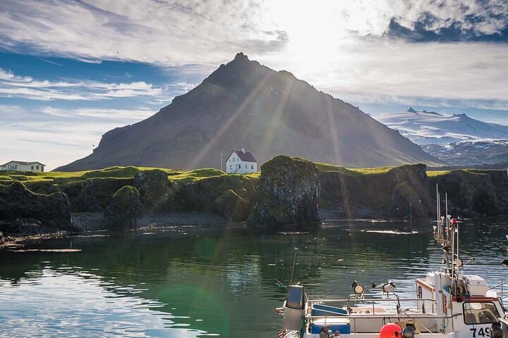 Iceland Total Solar Eclipse Day Tour — Snæfellsnes Viewing, Kirkjufell & Black Sand Beaches photo 5
