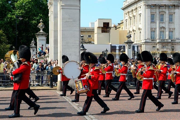 London Royal Crown: Changing of the Guard and Westminster Walk photo 1