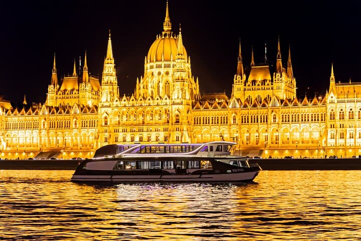 Budapest Valentine’s Dinner Cruise with Live Piano Show photo 6
