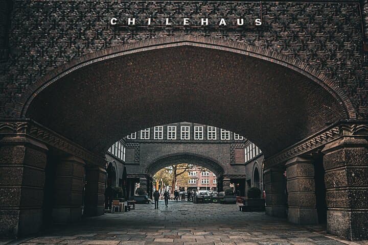 Hamburg Puzzle Tour — Between Tradition and Modernity Urban Scavenger Hunt photo 4