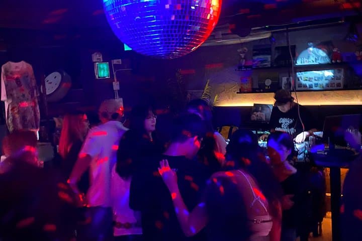 Busan Seomyeon Pub Crawl: Free Shots, VIP Club Entry & Guided Night Tour photo 3