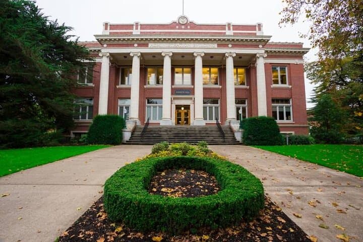 App-Led Scavenger Hunt at University of Oregon: Waddle Around Campus photo 2