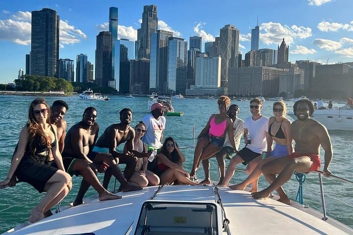 Private Chicago Yacht Charter on Lake Michigan: Luxury Cruises, Sunset & Skyline photo 2