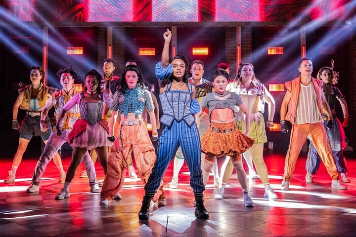 And Juliet on Broadway — Tickets, Experience & Theater Tips photo 3
