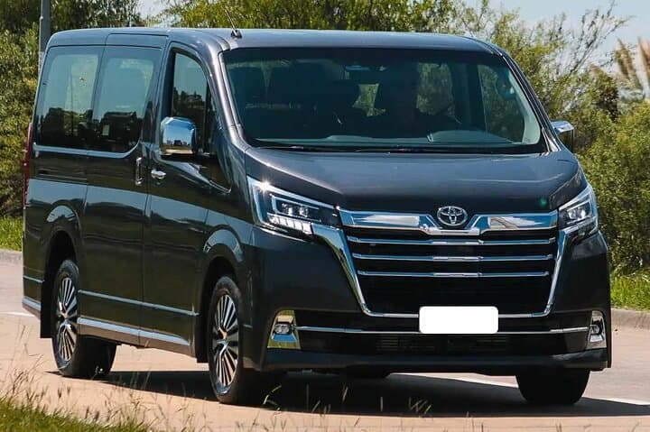 Private Minibus Transfer: Abu Dhabi Airport (AUH) to City Hotels photo 1