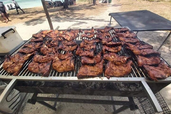 Speedboat 5 Islands Tour from Trou d'Eau Douce: Ile Aux Cerfs BBQ & Snorkel photo 5
